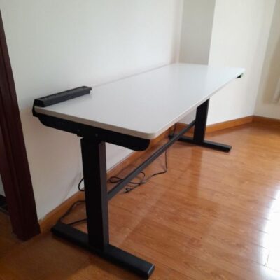 ban-dieu-chinh-chieu-cao-bang-dien-csps-168cm-mau-trang-4