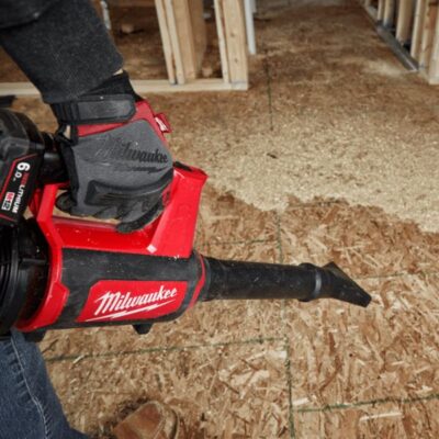 Máy thổi bụi Milwaukee M12 BBL