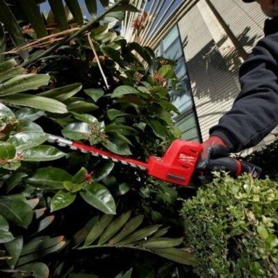 Máy tỉa hàng rào Milwaukee M12 FHT20-0