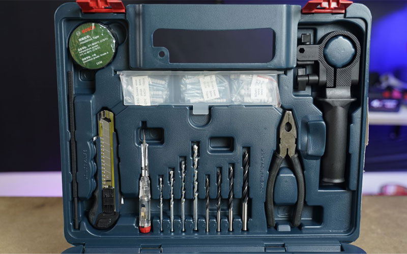 Máy khoan động lực Bosch GSB 550 (bộ set valy 80 món phụ kiện ngành điện)