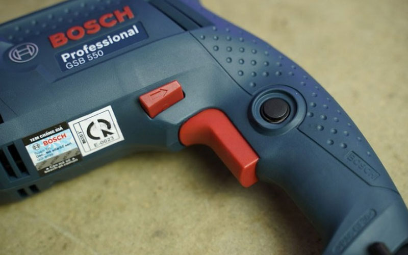 Máy khoan động lực Bosch GSB 550 (bộ set valy 19 món phụ kiện)