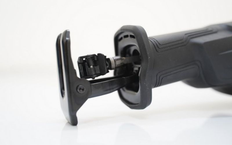 Máy cưa kiếm Bosch GSA 120 06016B10K0