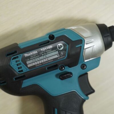 Máy bắt vít dùng pin Makita TD110DZ