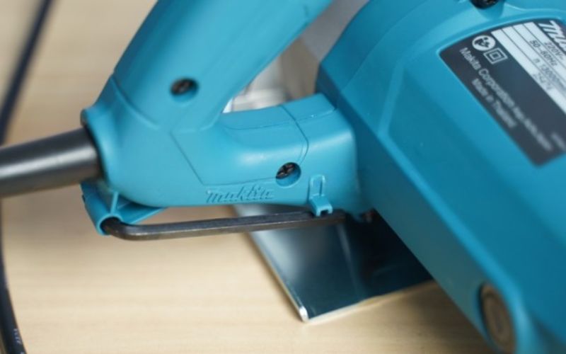 may-cat-gach-da-makita-m4100b-3