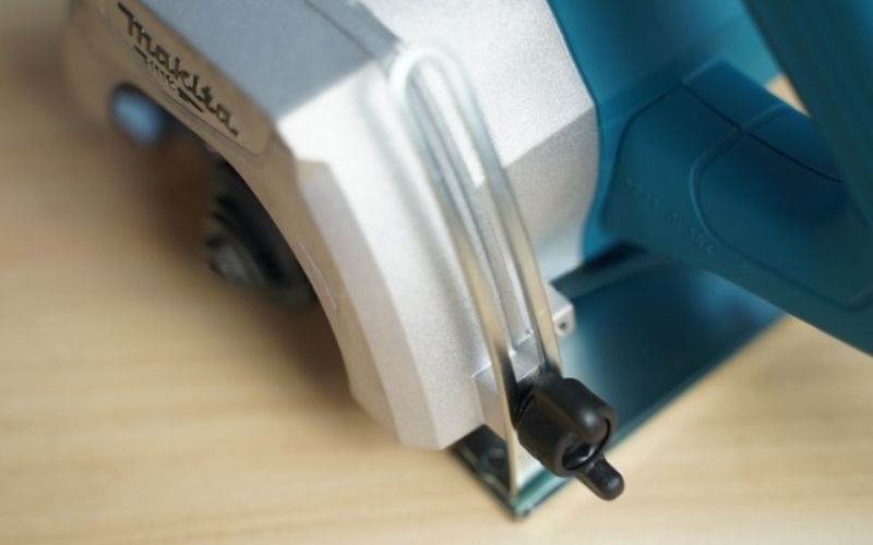 may-cat-gach-da-makita-m4100b-4