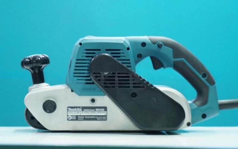 may-cha-nham-bang-makita-m9400b-3