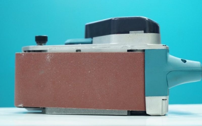 may-cha-nham-bang-makita-m9400b-6