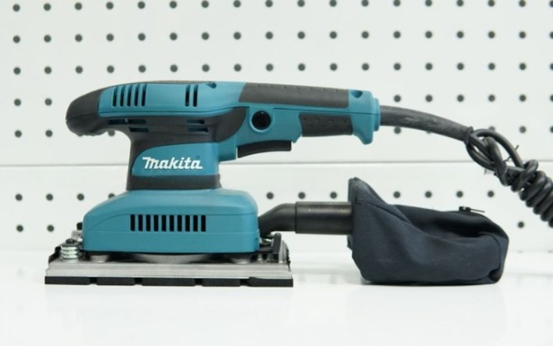 may-cha-nham-rung-makita-bo3710-1