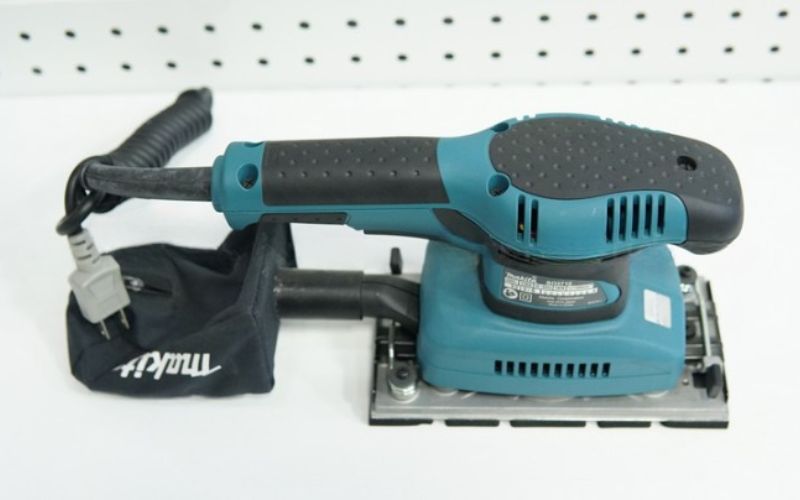 may-cha-nham-rung-makita-bo3710-2