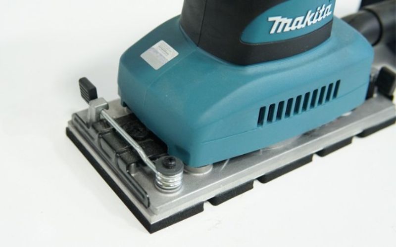 may-cha-nham-rung-makita-bo3710-3