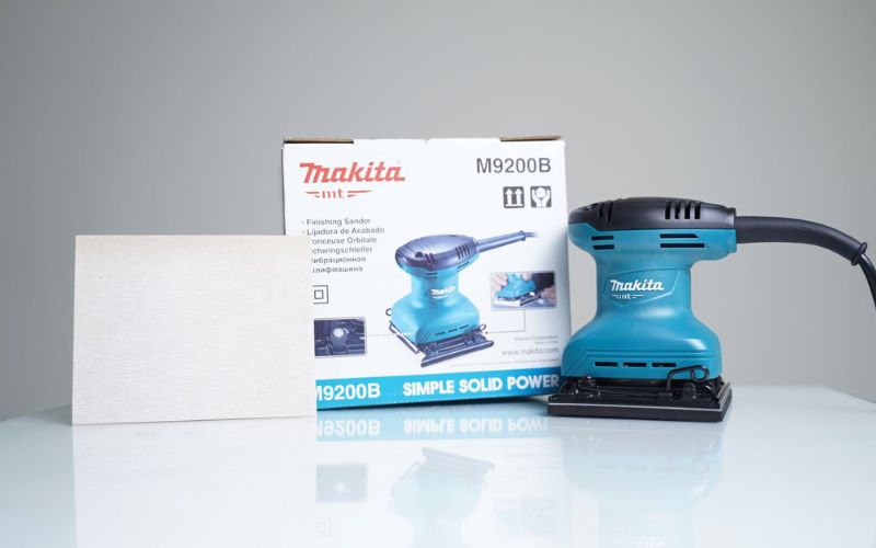 may-cha-nham-rung-makita-m9200b-1