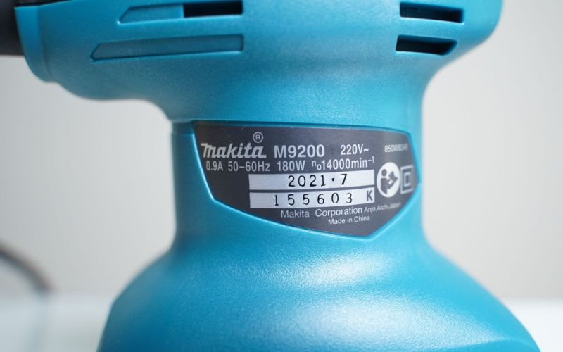 may-cha-nham-rung-makita-m9200b-4