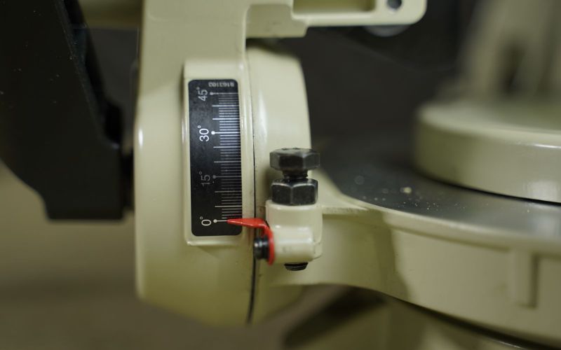 may-cua-da-goc-makita-ls1040-4