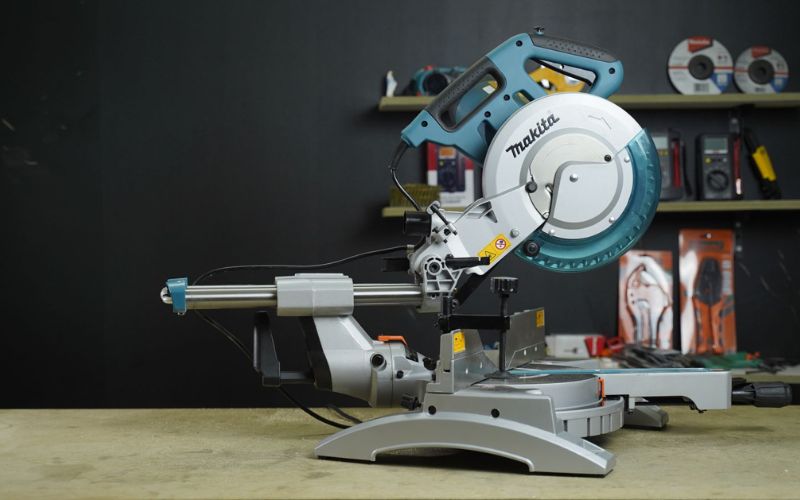 may-cua-da-goc-truot-makita-ls1018l-1