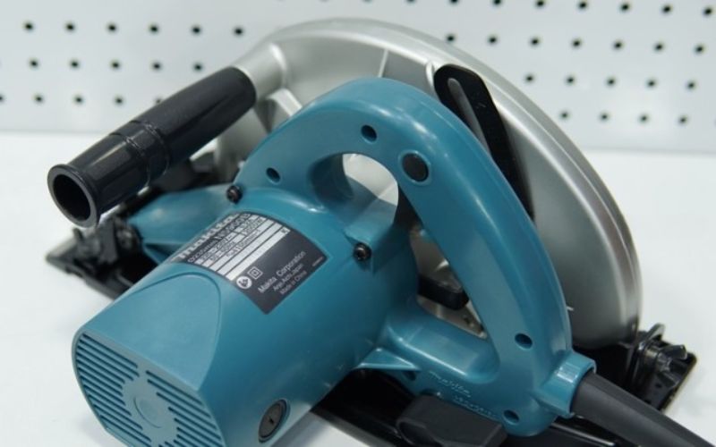 may-cua-dia-makita-n5900b-3