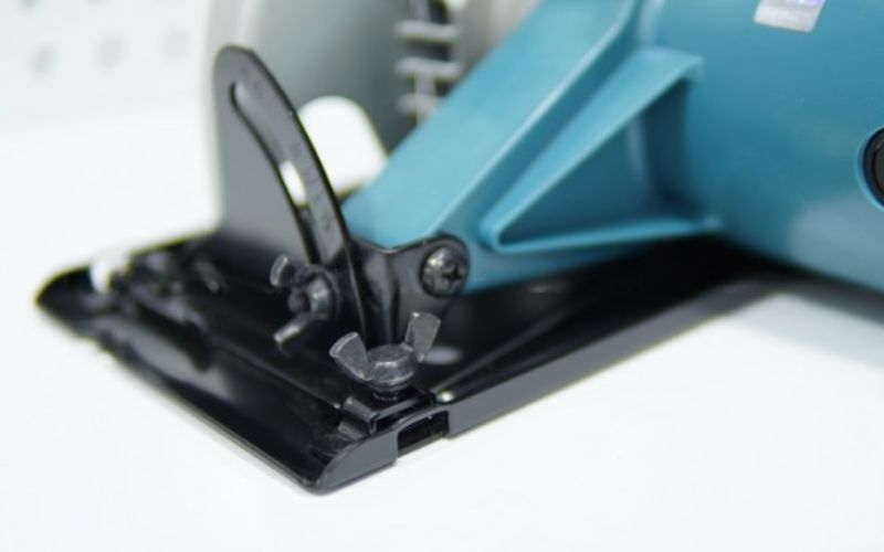 may-cua-dia-makita-n5900b-6
