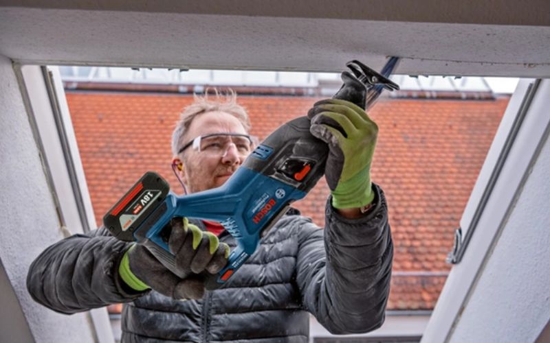 Máy cưa kiếm dùng pin Bosch GSA 185-LI (SOLO) (06016C00L1)