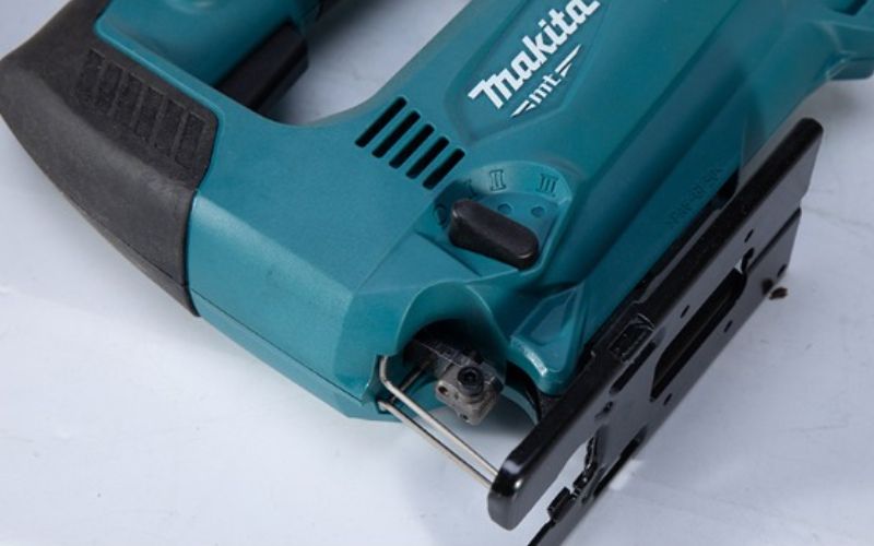 may-cua-long-makita-m4301b-4