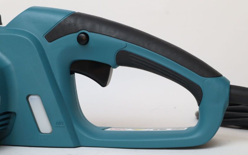 may-cua-xich-dien-makita-uc4041a-2