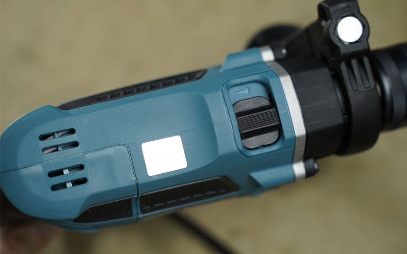 Máy khoan búa Makita M8103B (13mm)