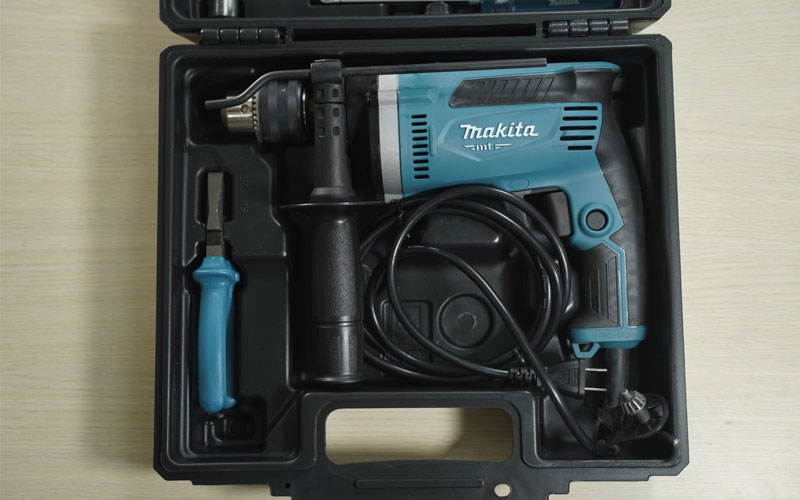 Máy khoan búa Makita M8100KX2B (26 phụ kiện)