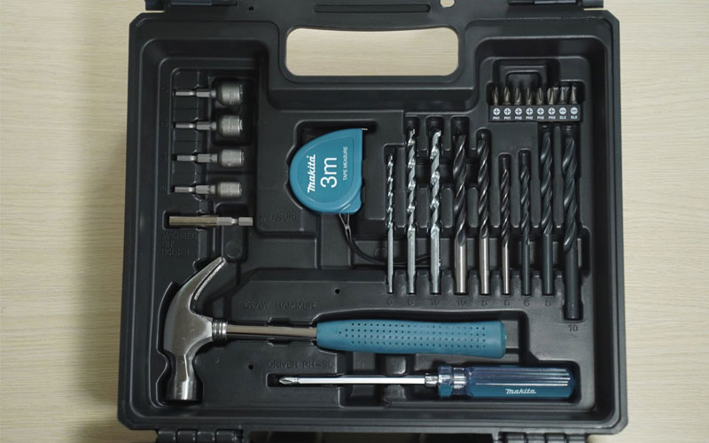 Máy khoan búa Makita M8100KX2B (26 phụ kiện)