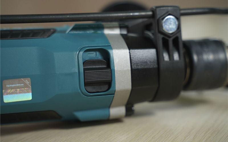 Máy khoan búa Makita M8100KX2B (26 phụ kiện)