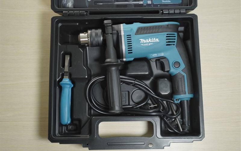 Máy khoan búa Makita M8103KX2B (26 phụ kiện)