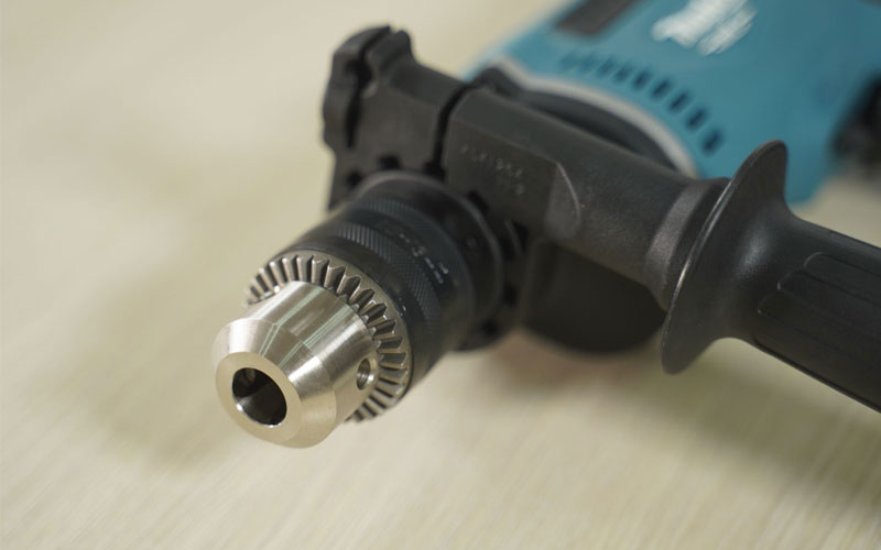 Máy khoan búa Makita M8103KX2B (26 phụ kiện)
