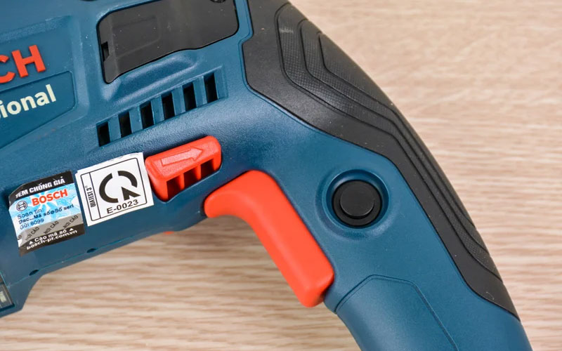 Máy khoan búa Bosch GBH 220 (kèm phụ kiện)