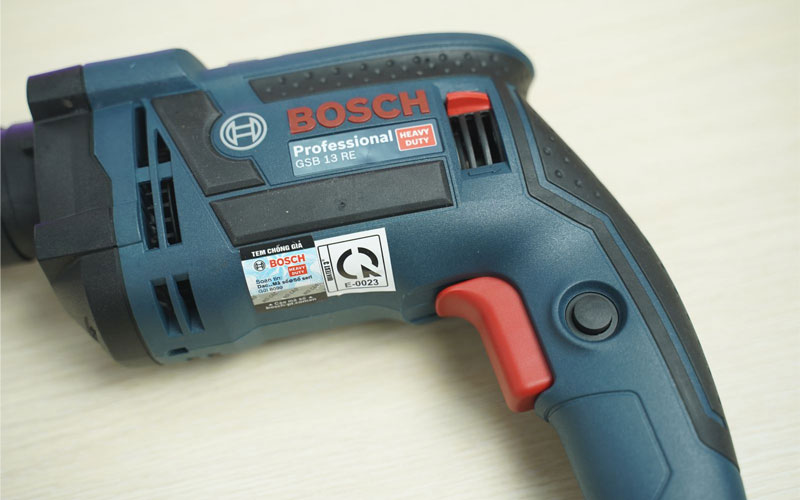 Máy khoan động lực Bosch GSB 13RE (bộ set có valy 100 món phụ kiện)
