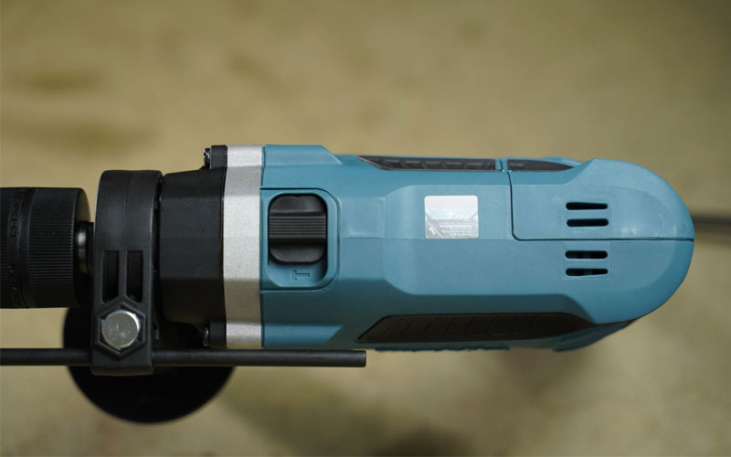 Máy khoan búa Makita M8101B (16mm)