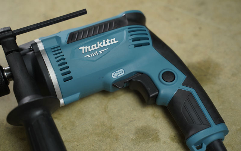 Máy khoan búa Makita M8104B (13mm)