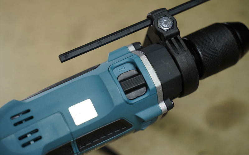 Máy khoan búa Makita M8104B (13mm)