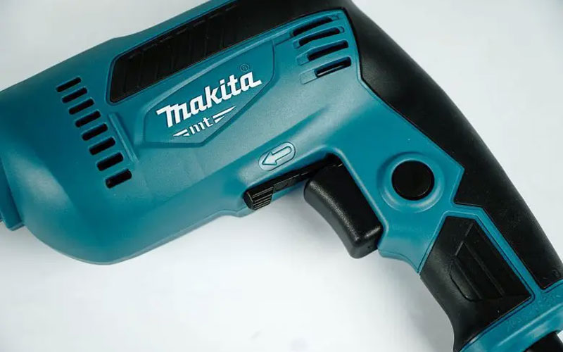 Máy khoan sắt Makita M6001B (10mm)