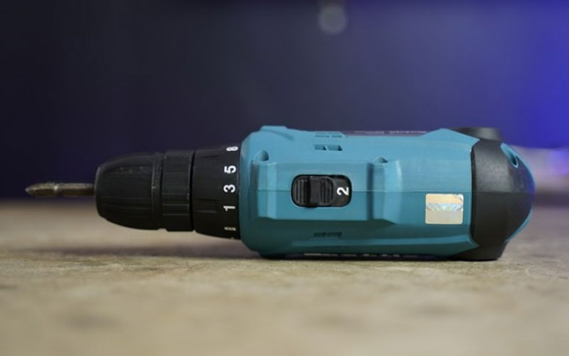 Máy khoan và vặn vít Makita DF0300 (10mm)