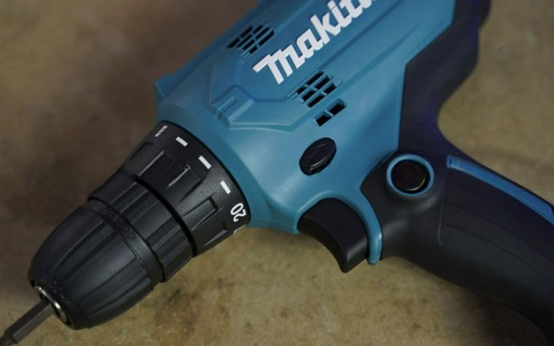Máy khoan và vặn vít Makita DF0300 (10mm)