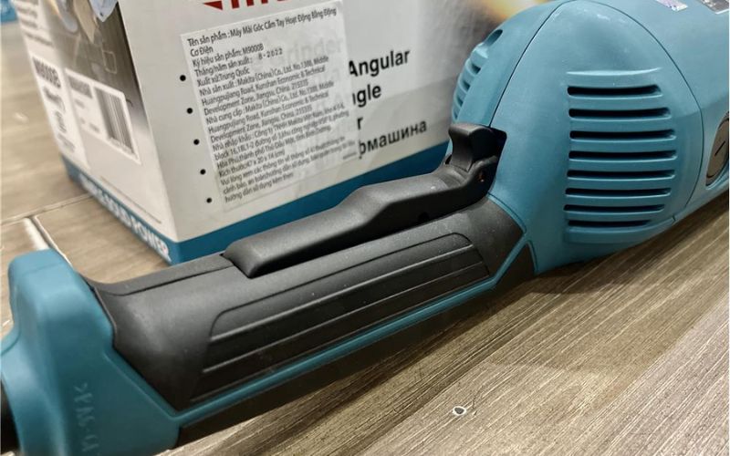 Máy mài góc Makita M9000B