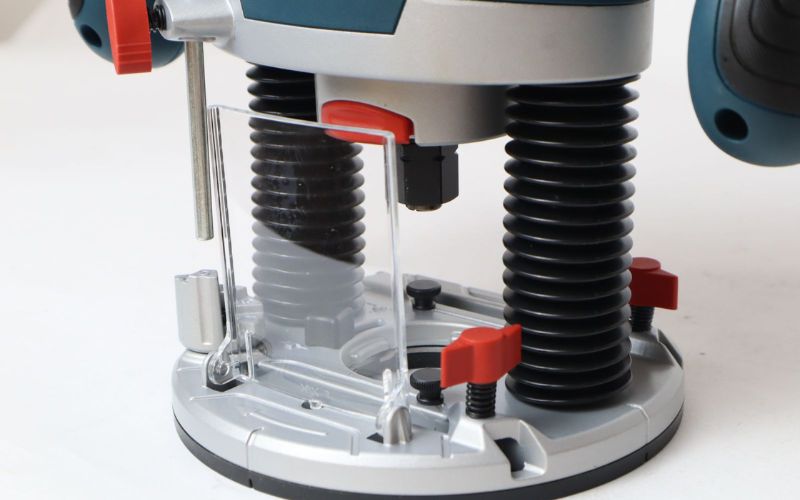 Máy phay gỗ Bosch GOF 130