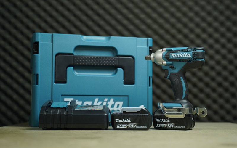 Máy siết bu lông dùng pin Makita DTW190RFJX