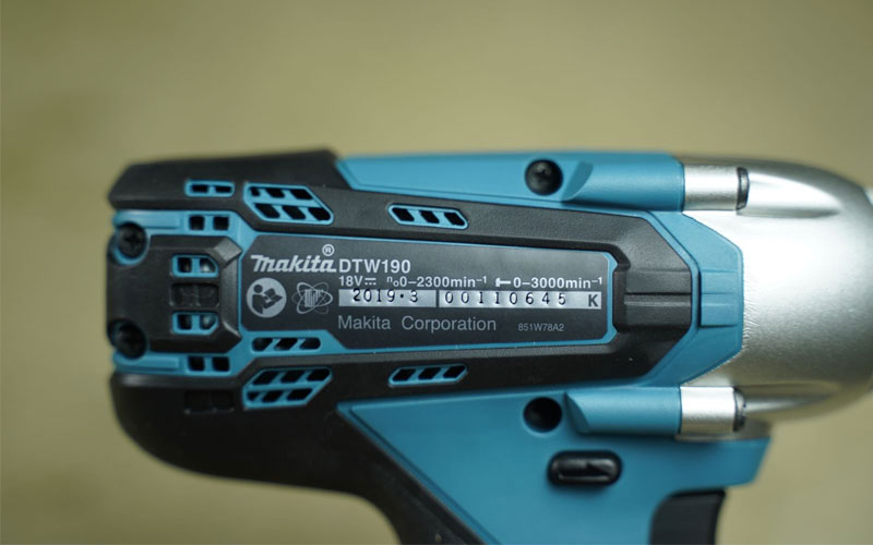 Máy siết bu lông dùng pin Makita DTW190RFJX
