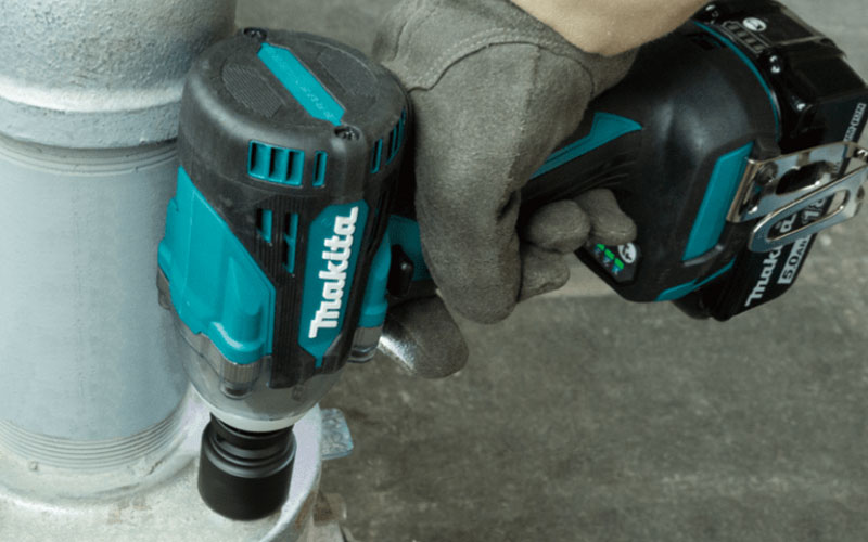 Máy siết bu lông dùng pin Makita DTW300RTJ