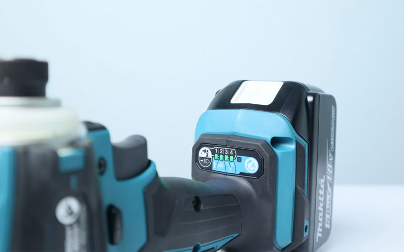 Máy vặn vít dùng pin Makita DTD172RTE