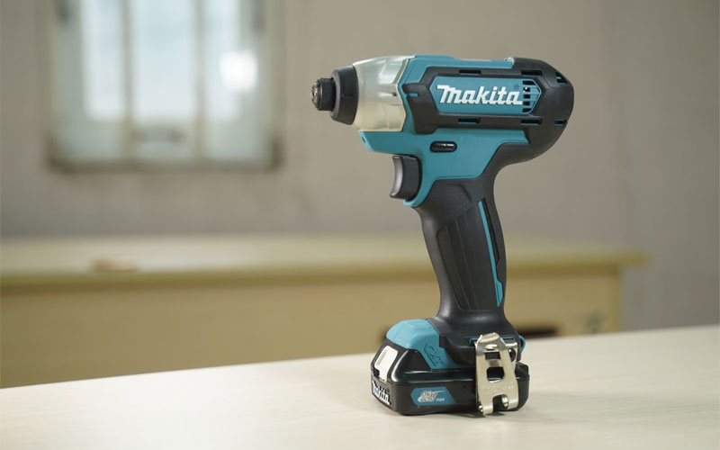 Máy vặn vít dùng pin Makita TD110DSYE