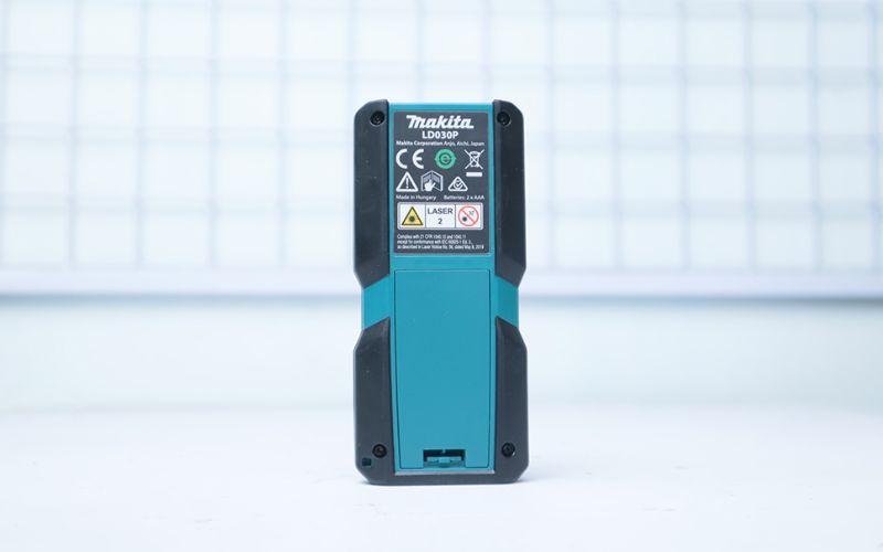 Máy đo khoảng cách laser Makita LD030P
