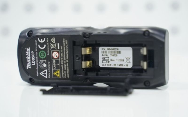 Máy đo khoảng cách laser Makita LD050P