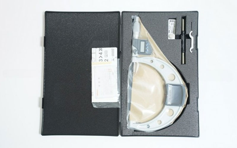 Panme điện tử đo ngoài Mitutoyo 293-251-30 (125-150mm/0.001mm)