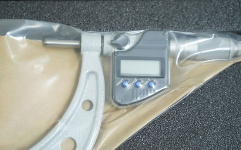 Panme điện tử đo ngoài Mitutoyo 293-251-30 (125-150mm/0.001mm)