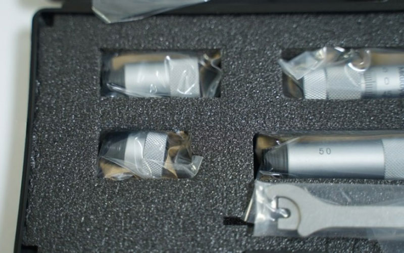 Panme đo trong dạng ống nối Mitutoyo 137-201 (50-150mm/0.01mm)