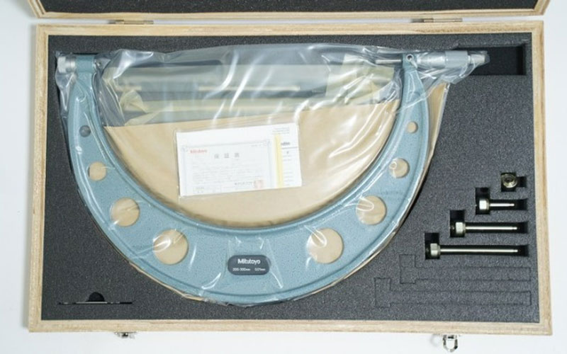 Panme đo ngoài cơ khí 200-300mm/0.01mm Mitutoyo 104-141A